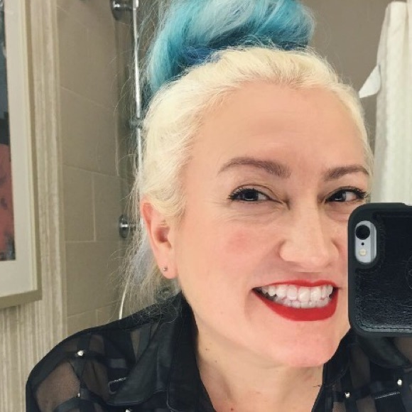 Meet your Posher, Colette - Picture 1 of 2